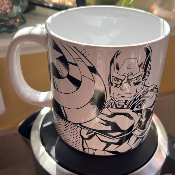 CAPTAIN AMERICA 20oz MUG  **(NEW with Tag)** - Picture 9 of 16